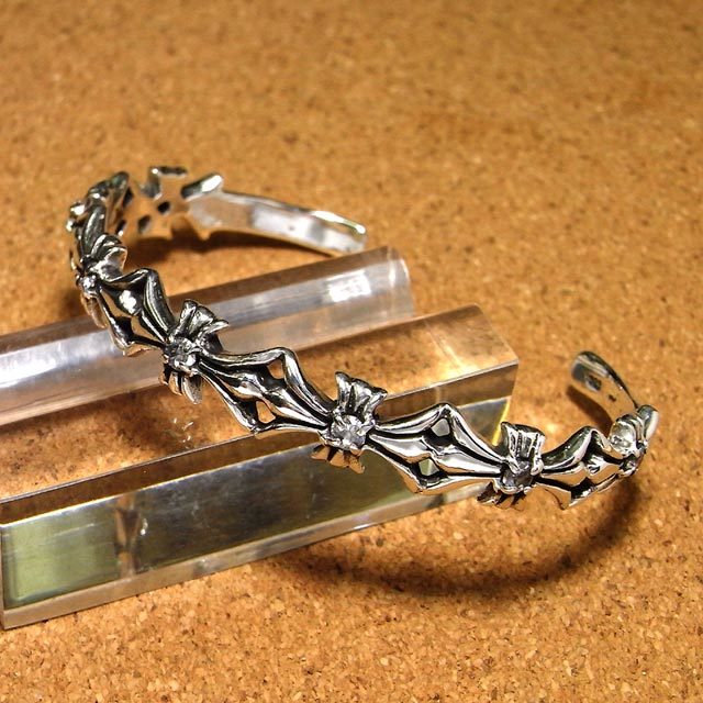 ゴシック　シルバー　ブレスレット　バングル